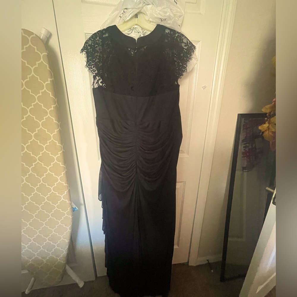 Formal floor length gown black
